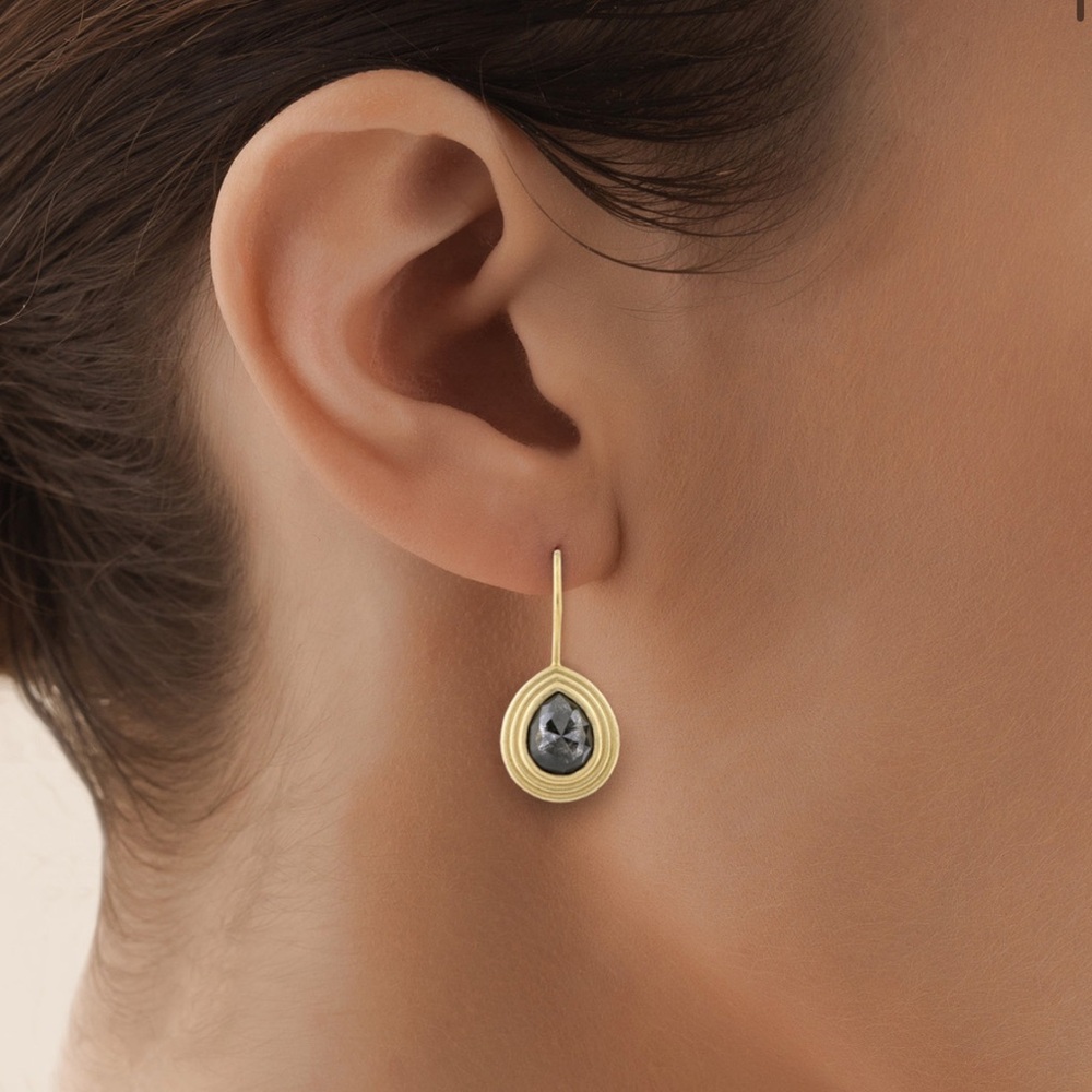 Elegant 14k Gold and stone Teardrop Earrings